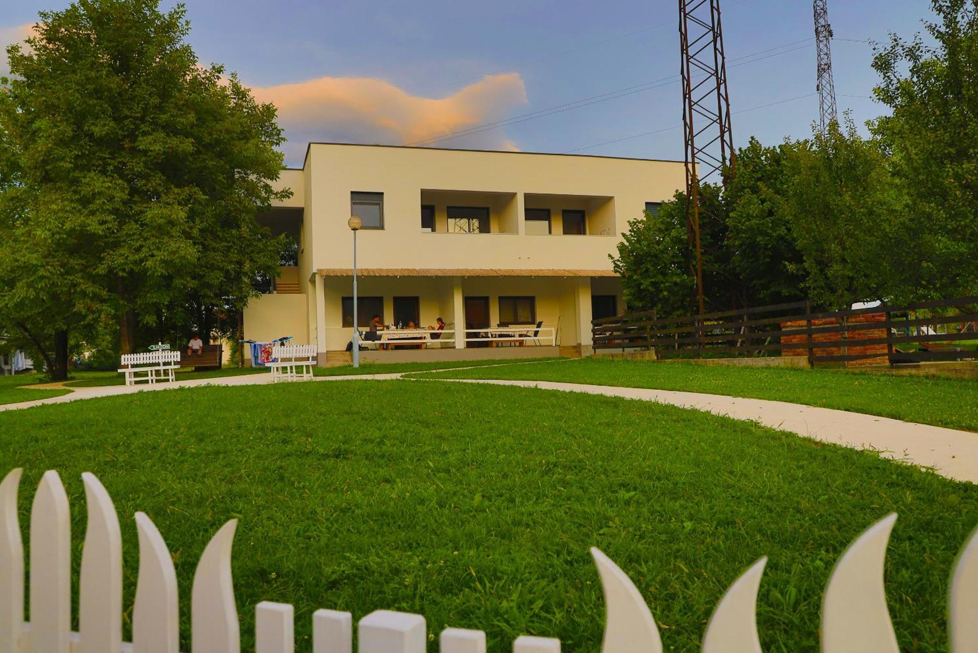 Holiday Homes Pozitiva Bihać Exterior foto